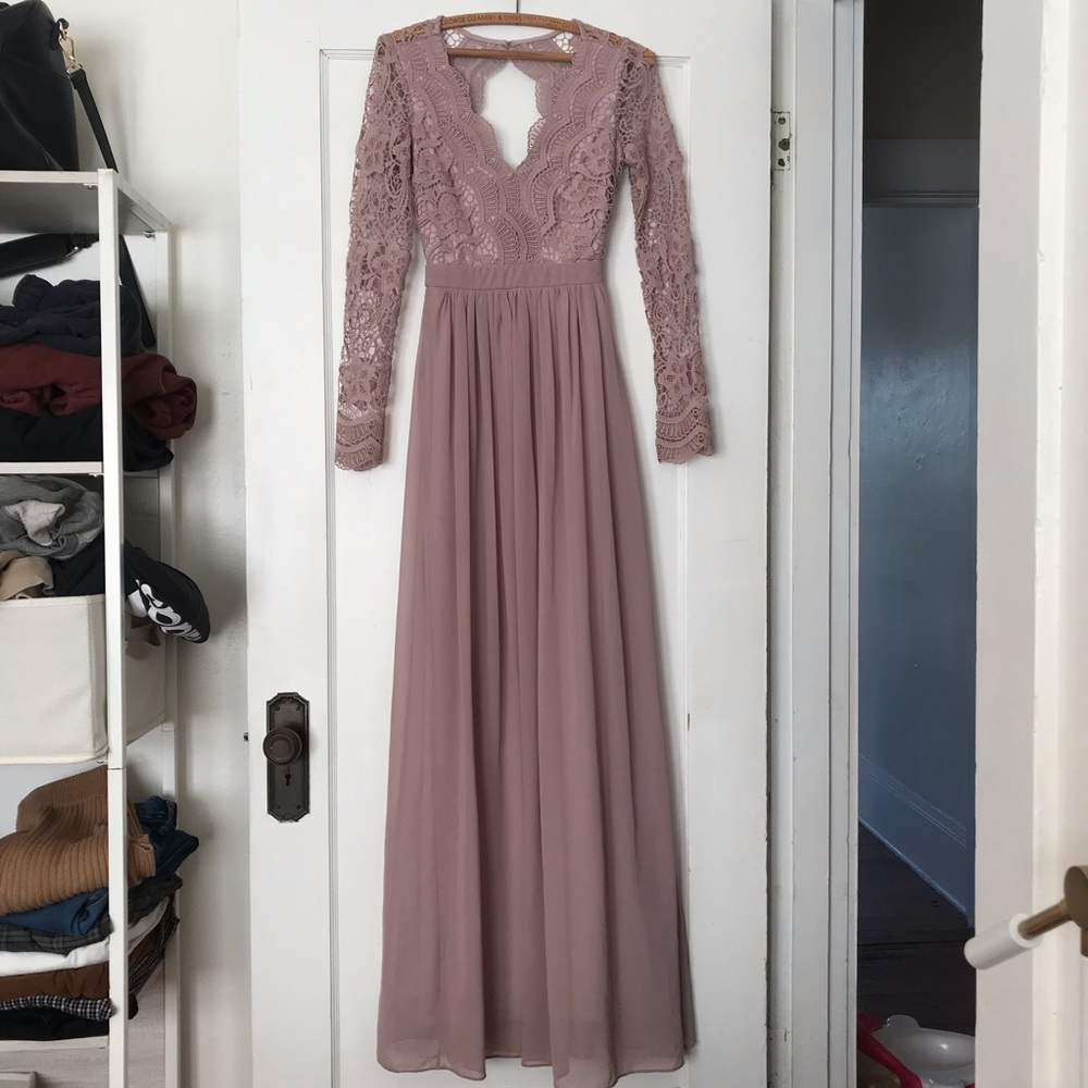 Beautiful Mauve Lulus full length dress